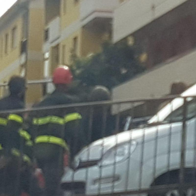 Vigili del fuoco e sfollati...